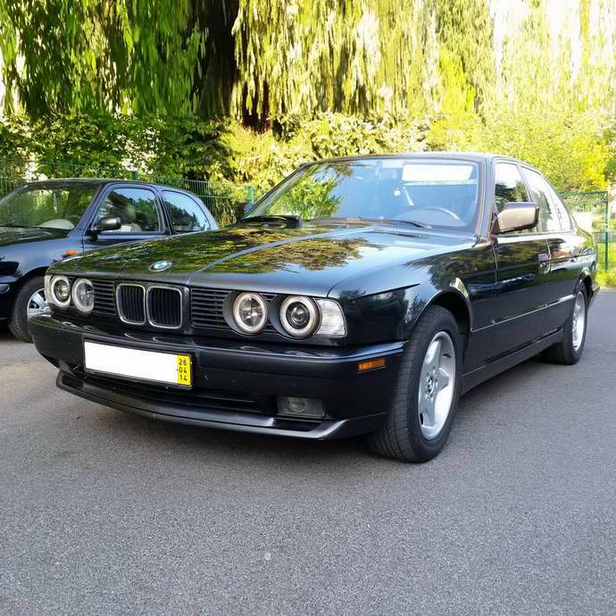 Е34 авито. БМВ 520 I е34. БМВ е34 525i. БМВ 525 е34. BMW e34 Diamantschwarz Metallic.